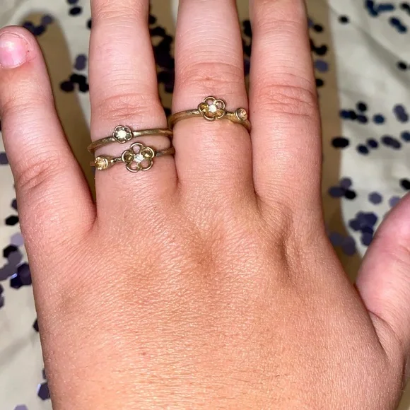 Gold Rings with Flowers - Picture 2 of 7